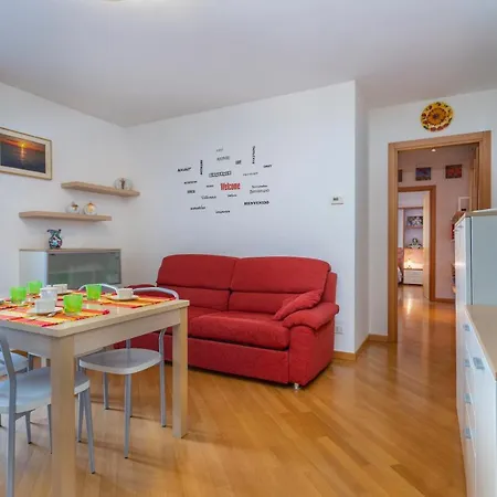 Ai Gelsomini - Lovely Flat With Terrace And Parking! شقة